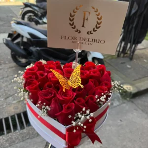 Caja corazon con rosas rojas