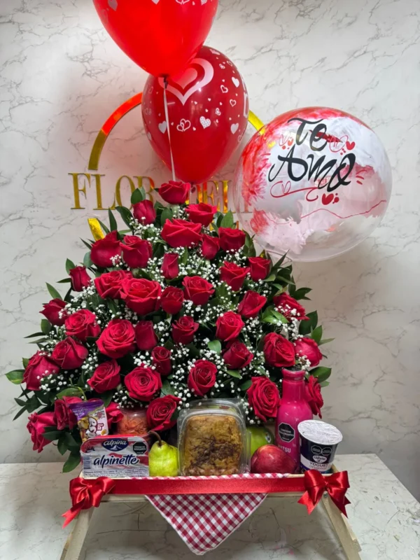 Desayuno sorpresa con rosas y globos con helio