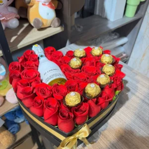 Caja corazon con rosas rojas, chocolates Ferrero Rocher y botella JP Chenet