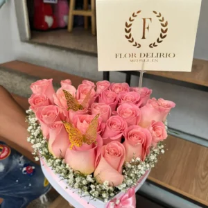 Caja corazon con rosas rosadas