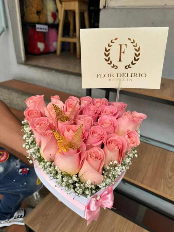 Caja corazon con rosas rosadas