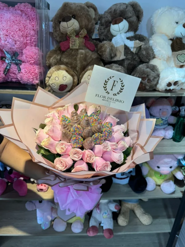 Bouquet de rosas y fresas con chocolate