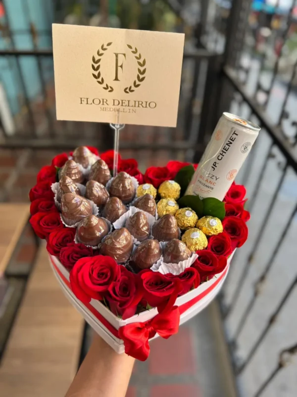 Caja corazon con rosas rojas, fresas con chocolate, JP Chenet y chocolates Ferrero Rocher