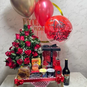 Desayuno sorpresa con rosas, globos con helio, oso teddy, botella de Bailey's y chocolates Ferrero Rocher