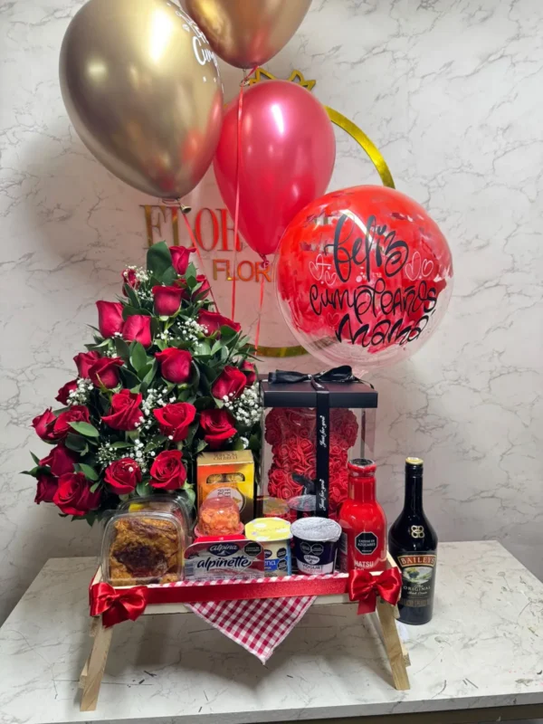 Desayuno sorpresa con rosas, globos con helio, oso teddy, botella de Bailey's y chocolates Ferrero Rocher