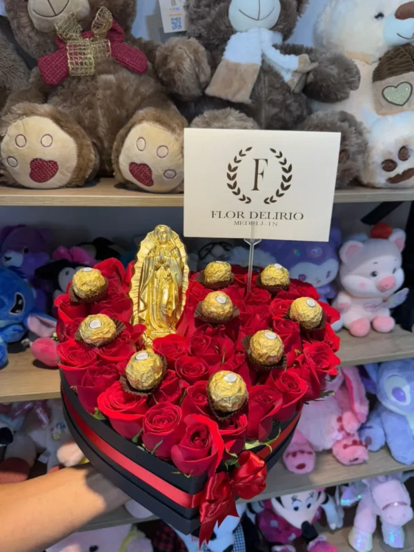 Caja corazon de rosas con chocolates Ferrero Rocher y virgen en marmolina