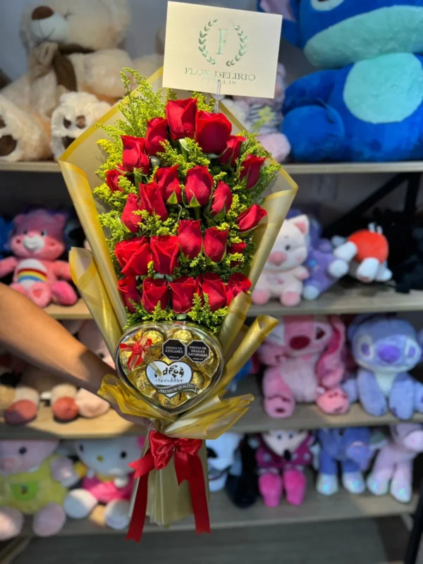 Ramillete en rosas con caja corazon Ferrero Rocher