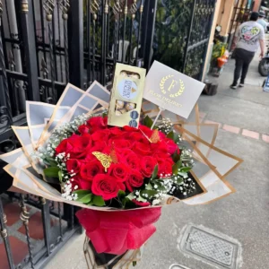 Bouquet en rosas rojas con chocolates Ferrero Rocher