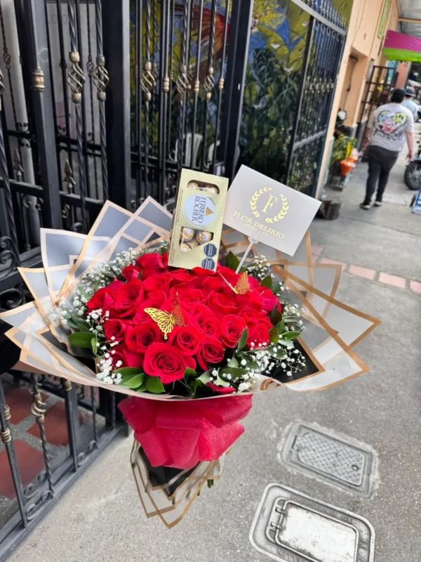 Bouquet en rosas rojas con chocolates Ferrero Rocher