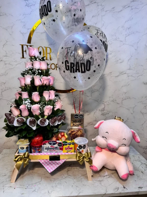 Desayuno sorpresa con rosas, globos con helio, fresas con chocolate y peluche