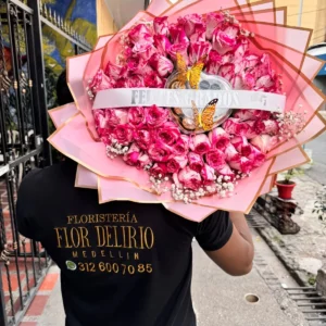 Bouquet de rosas con caja corazon Ferrero Rocher