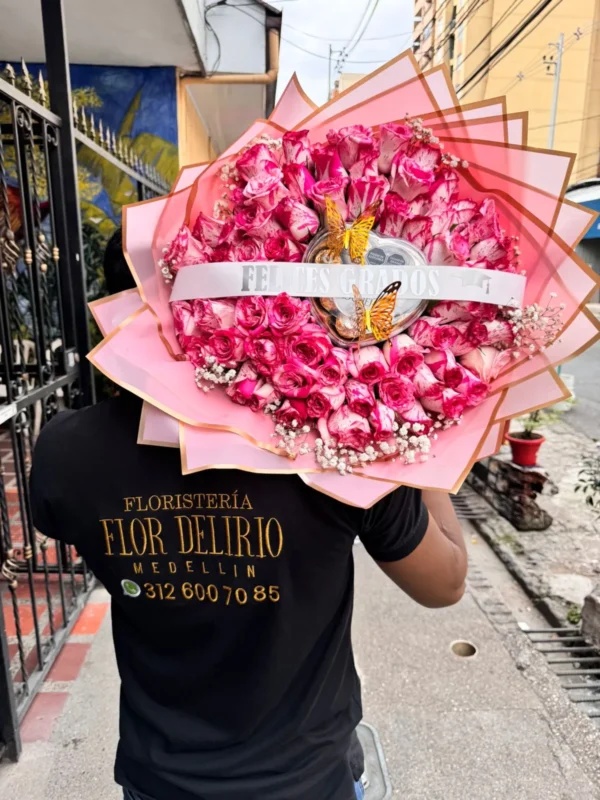 Bouquet de rosas con caja corazon Ferrero Rocher