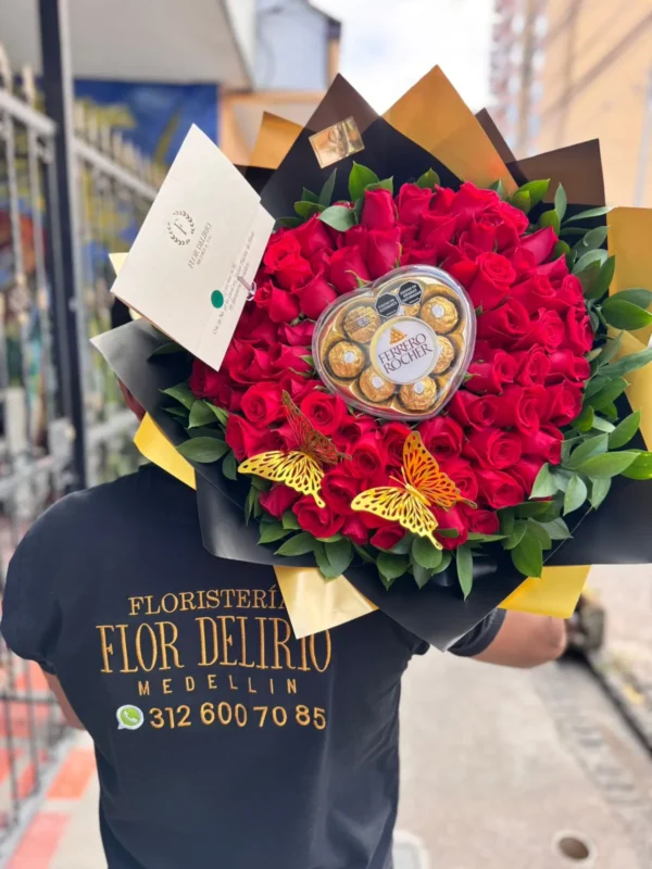 Bouquet de rosas con caja corazon Ferrero Rocher