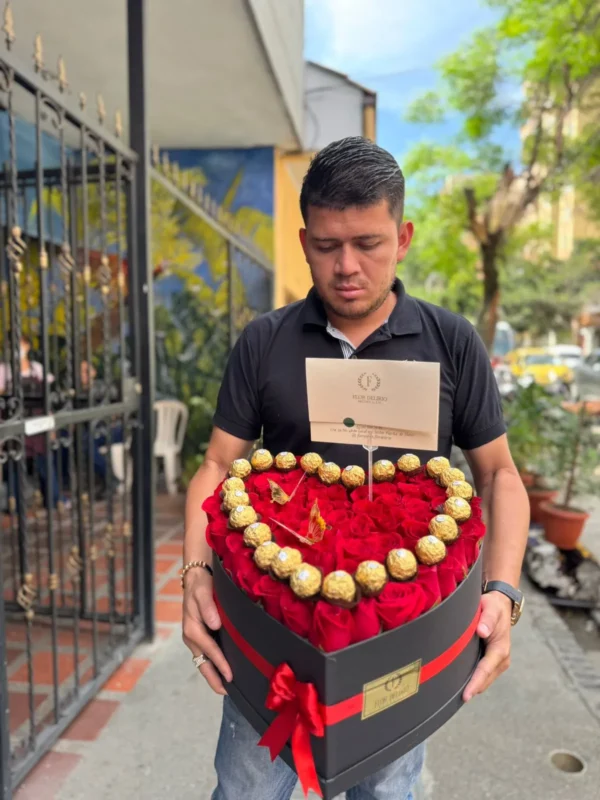 Corazon en rosas y chocolates Ferrero Rocher