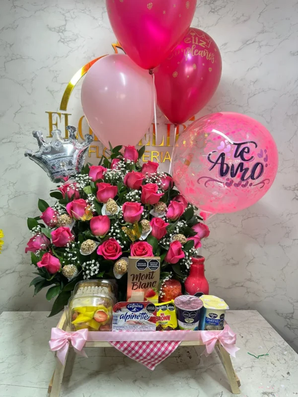 Desayuno sorpresa con rosas y globos con helio