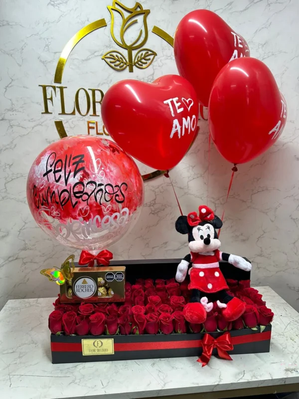 Caja jardinera con rosas, chocolates Ferrero Rocher, globos con helio y peluche