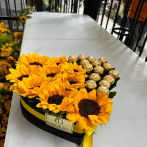 Caja corazon con girasoles y chocolates Ferrero Rocher