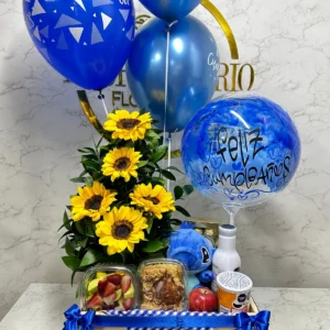 Desayuno sorpresa con girasoles y globos con helio