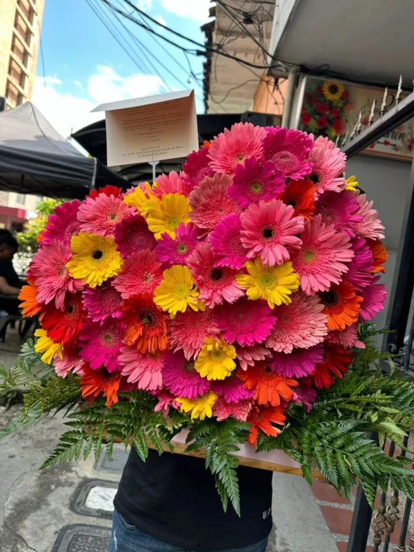 Arreglo floral corazon en gerberas