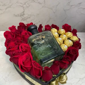 Corazon con rosas, botella Don Julio 70 y chocolates Ferrero Rocher