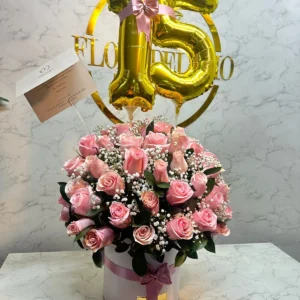 Cilindro con rosas y globos