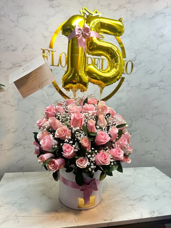 Cilindro con rosas y globos