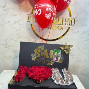 Caja de rosas I ♥ U y globos con helio y fresas con chocolate