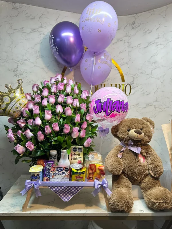 Desayuno sorpresa con rosas, peluche y globos con helio