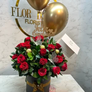 Cilindro en rosas con chocolates Ferrero Rocher y globos con helio