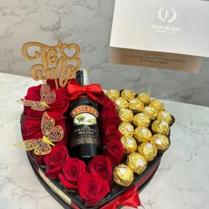 Caja corazon con rosas, chocolates Ferrero Rocher y botella de Bailey's