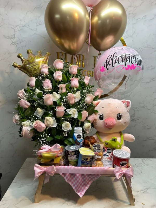 Desayuno sorpresa con rosas, globos con helio y peluche