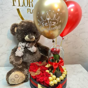 Caja Corazon de rosas con chocolates Ferrero Rocher, rosa preservada, globos con helio y peluche