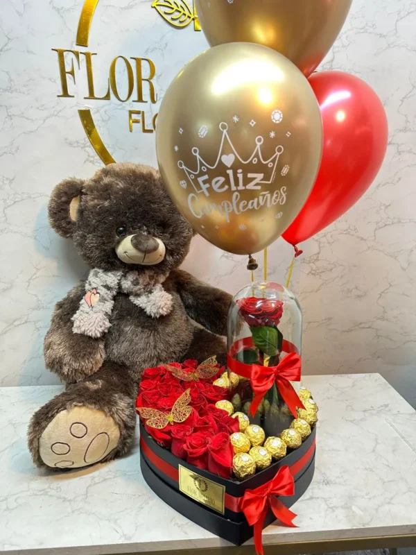 Caja Corazon de rosas con chocolates Ferrero Rocher, rosa preservada, globos con helio y peluche