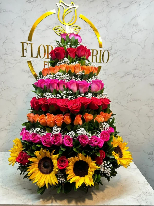 Arreglo floral en rosas surtidas y girasoles