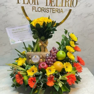 Arreglo floral en gerberas, con rosas, frutas y chocolates Ferrero Rocher