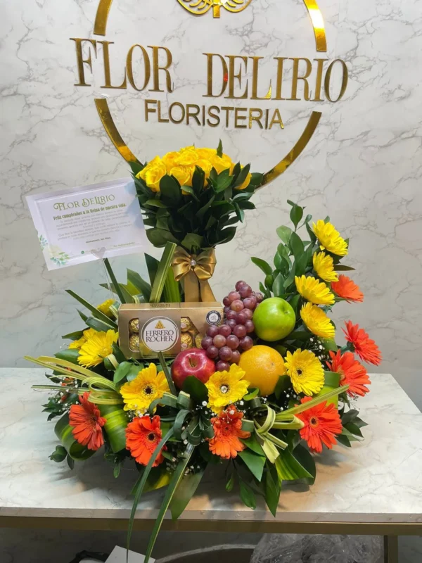 Arreglo floral en gerberas, con rosas, frutas y chocolates Ferrero Rocher