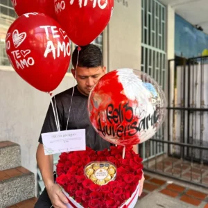 Caja corazon con rosas, caja corazon Ferrero Rocher y globos con helio